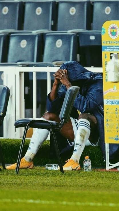 Arifsdtmz's tweet photo. Gençliğimizi siktiniz… @Fenerbahce https://t.co/taPmGt5fX5