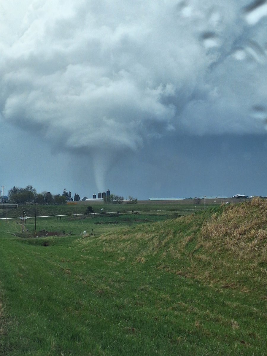 MattRandomX's tweet photo. Tornado by Plainview @MaxVelocityWX https://t.co/u1f8om7ZtS