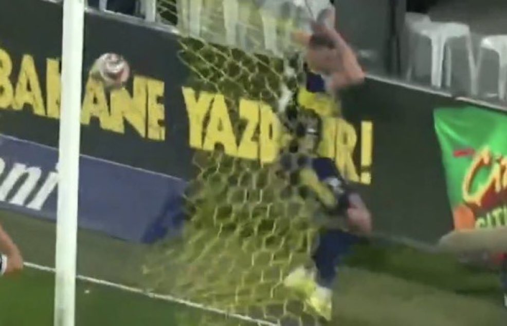 sarı kırmızı sokak. tweet media