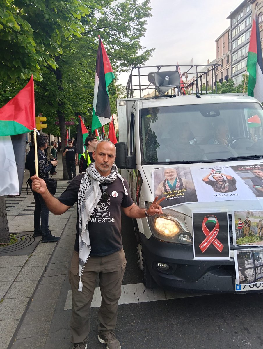 Casapalestina_'s tweet photo. Hoy, Día del Prisionero Palestino, hemos recreado cómo se detiene y secuestra a miles de palestinos cada día.
Más de 9.600 están encarceladas, sin juicio, bajo torturas y sin atención médica, muchos de ellos asesinados y violados. 
Exigimos a la Unión Europea que escuche el clamor de la sociedad  y que suspenda acuerdos, rompa relaciones y pongan fin a la impunidad de “Israel”
Los silencian. Seamos su voz.