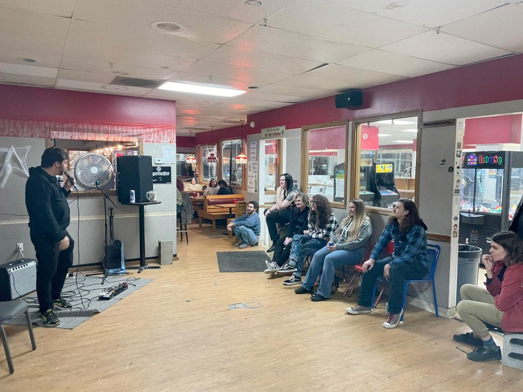 captive dreamer tweet media