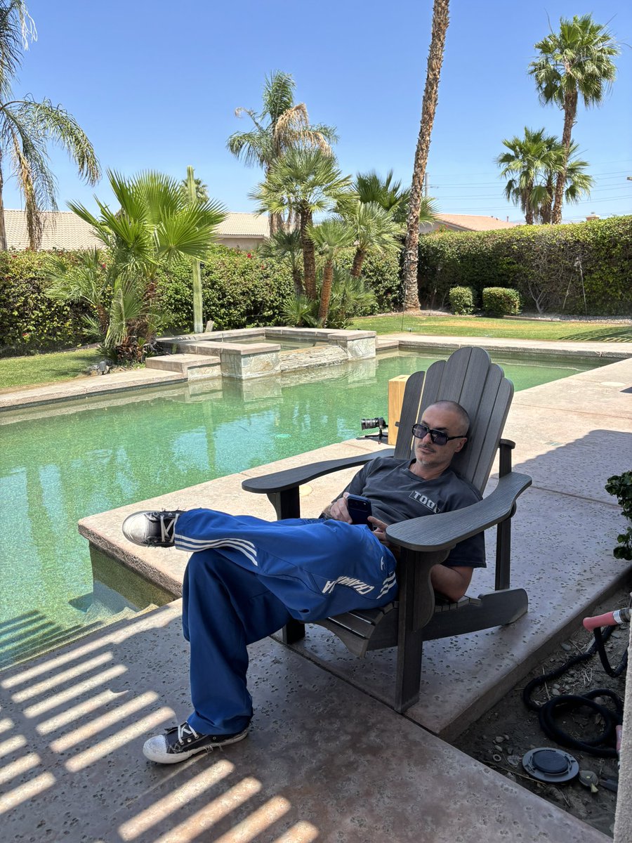 Zane Lowe tweet media