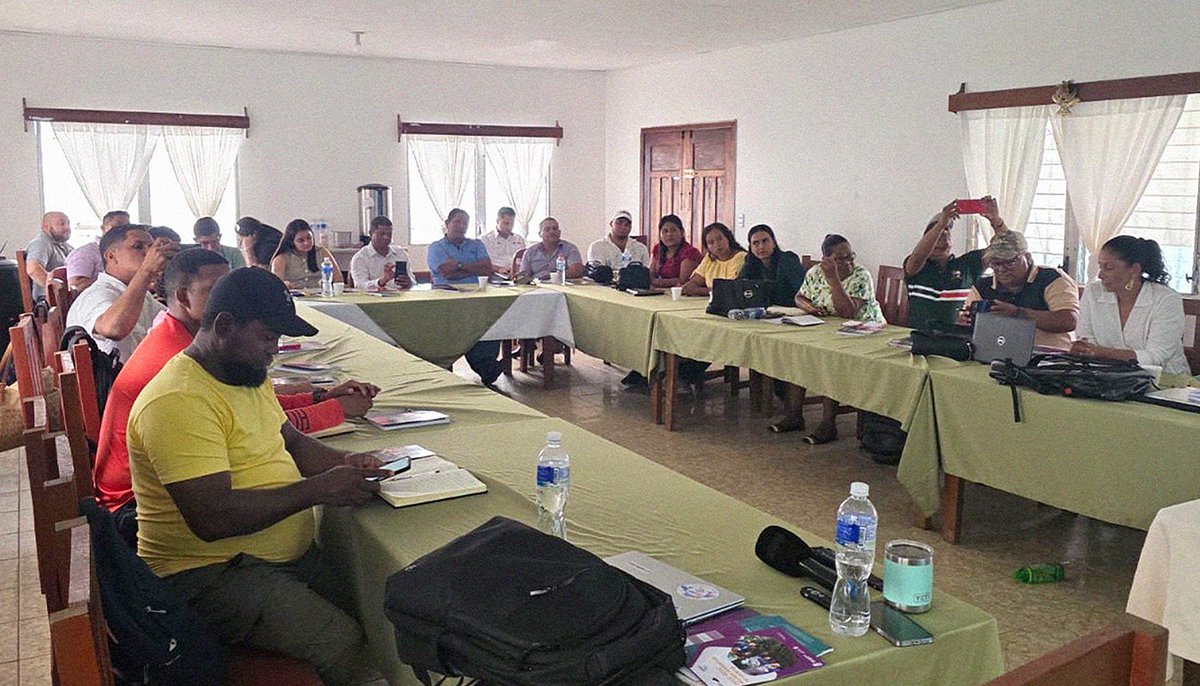 PNUDHonduras's tweet photo. En Gracias a Dios, con apoyo de la @UEenHonduras, mujeres al frente de #gobiernos locales lograron fortalecer capacidades para una gestión más inclusiva, participativa y transparente.

Un trabajo, en alianza con @AMHON1 y @onumujereshn, para una gobernanza local más equitativa. https://t.co/nJYKl6mPrp