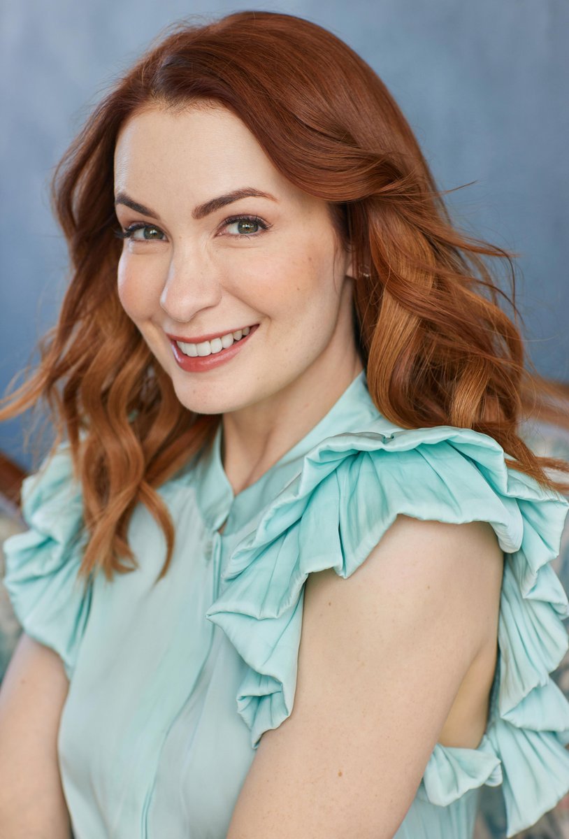 JeffreyMussen's tweet photo. While I love the idea of Karen Gillan staring in a #JustStabMeNowMovie, I think Felicia Day would also be an excellent choice for Caroline/Rosamund. She is a little more of the nerdy choice, but that's fairly perfect for Caroline. https://t.co/LEoLheDtF6
