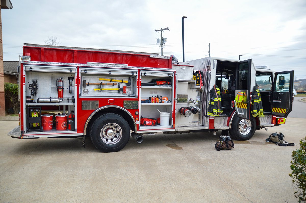 SiddonsMartin's tweet image. Gallatin FD's Engine 14 is a Pierce Enforcer Pumper. We are proud to provide GFD with their frontline apparatus! Thank you GFD for your trust in Siddons-Martin and Pierce!

Video: youtu.be/mVtO6DW8_NA

#SiddonsMartinFamily #PierceMfg #fireengine #SiddonsMartinTN