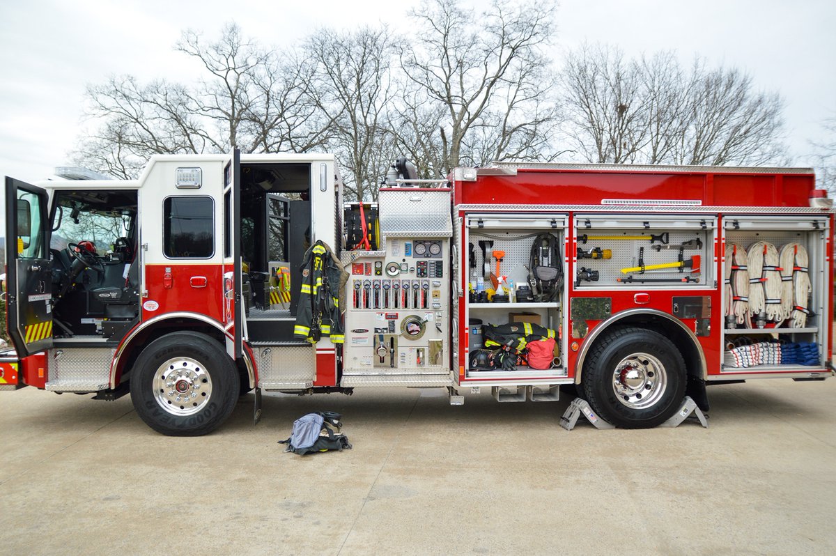 SiddonsMartin's tweet image. Gallatin FD's Engine 14 is a Pierce Enforcer Pumper. We are proud to provide GFD with their frontline apparatus! Thank you GFD for your trust in Siddons-Martin and Pierce!

Video: youtu.be/mVtO6DW8_NA

#SiddonsMartinFamily #PierceMfg #fireengine #SiddonsMartinTN