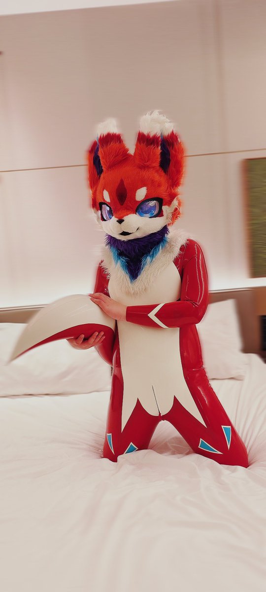 furry_HuYan's tweet photo. 我的尾巴超好抱的，你也要来试一试吗~

#Fursuit  #RubberFur #LatexFur https://t.co/RKOxtF1BR6