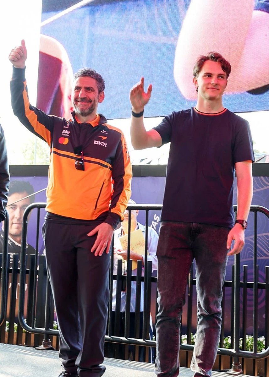 ari 🌸 tweet media