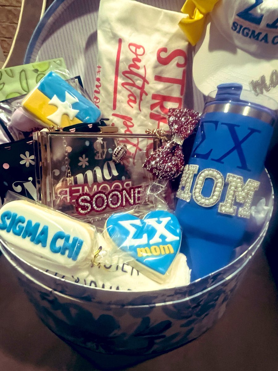 MaijaVogel's tweet image. Heading to Norman!!! These are being raffled off for Mom‘s weekend. I hope they raise a lot of money. #OU #SigmaChi