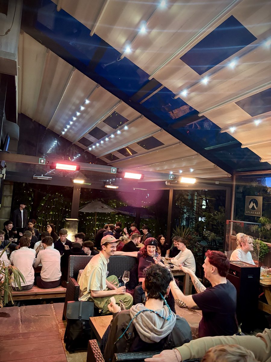 TheGinBible's tweet image. We can definitely tell when it's Friday... Our #terrace is buzzing #Manchester 🐝💛

#Gin and good times are flowing! We'll see you there @TheAtlasBar 🍸#TGIF