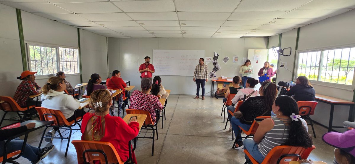 CECyTEHChilcuau's tweet photo. Se llevó a cabo la reunión con madres y padres de familia para la entrega de boletas correspondientes al primer parcial, fortaleciendo la comunicación y el seguimiento académico de nuestras y nuestros estudiantes. 
#SomosUnEquipoTransformandoElFuturo
@CECyTEHidalgo @edmundo_rmz https://t.co/Tn3OPTzIMS