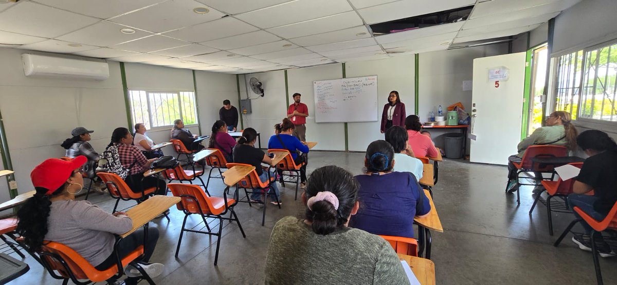 CECyTEHChilcuau's tweet photo. Se llevó a cabo la reunión con madres y padres de familia para la entrega de boletas correspondientes al primer parcial, fortaleciendo la comunicación y el seguimiento académico de nuestras y nuestros estudiantes. 
#SomosUnEquipoTransformandoElFuturo
@CECyTEHidalgo @edmundo_rmz https://t.co/Tn3OPTzIMS