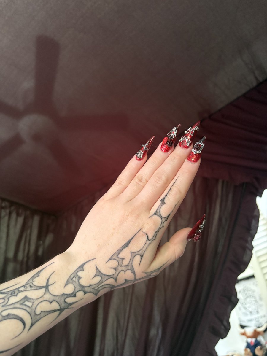 amber 🦇 tweet media