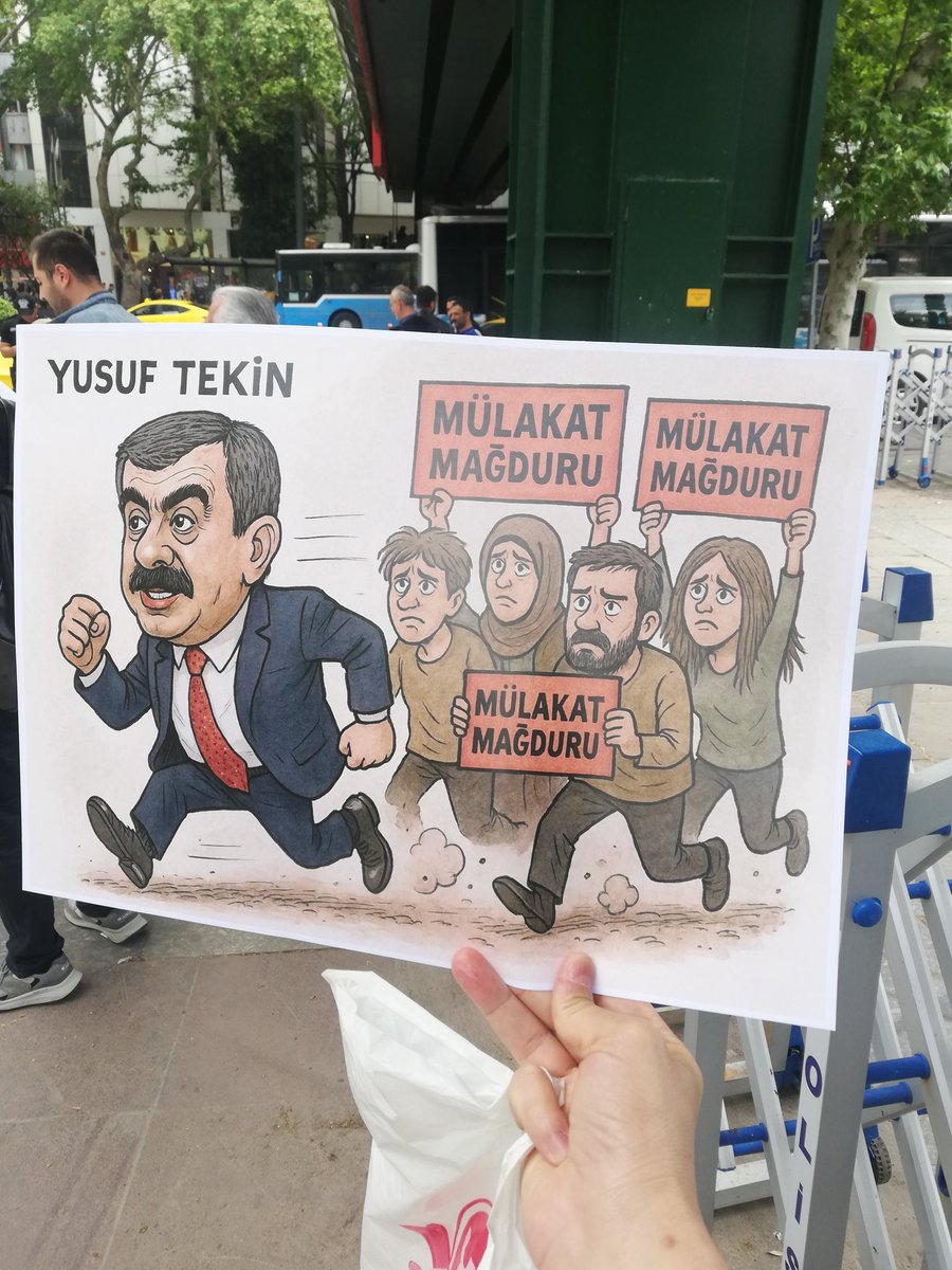 Objektif olan KPSS sınavını geçip mülakat masasında subjektif sınama ile 0,01 ondalıklarla elenen öğretmenlerimiz var Sn <a href="/mkulunk/">Metin KÜLÜNK</a> yüksek lisans ve doktora tezlerinin hocası Mümtazer Türköne olan eğitimci olmayan Cihannümacı Yusuf Tekin 'i istifaya davet etmek vatandaşlık ödevidir