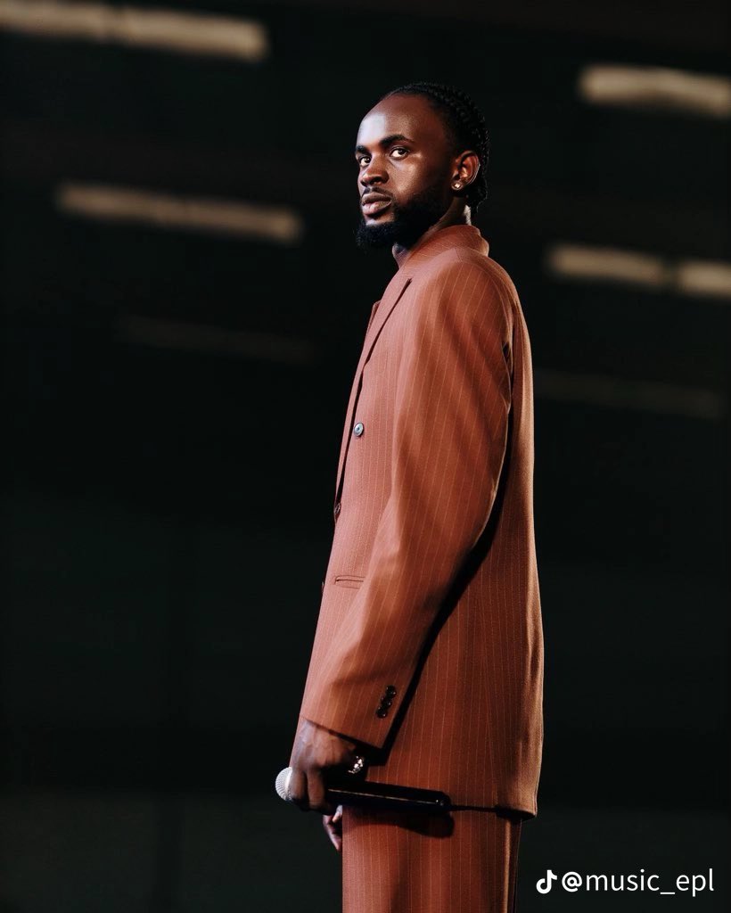 Who do you think will win this years  artiste of the year😎. 
1. MEDIKAL 
2. WENDY SHAY  
3. BLACK SHERIFF