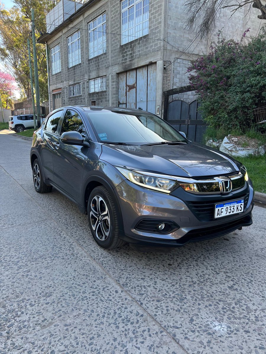 matideyheralde's tweet photo. ℹ️Nos ingresó está suv en Exelente condiciones, para recomendar 

Modelo: Honda Hr-v Ex

🗓️Año: 2023 - km: 29.000 

🔄 Transmisión: Automática 

⛽️ Combustible: Nafta 

ℹ️Info: 

Único dueño de 0km 

 Pintura original de fábrica 
 
💰Precio: 29.500 usd https://t.co/HNTq2uDybU