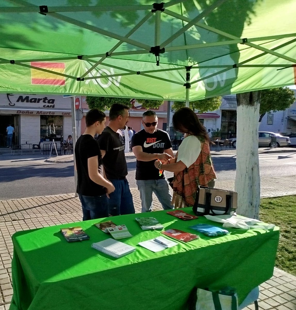 VOX Sevilla tweet media