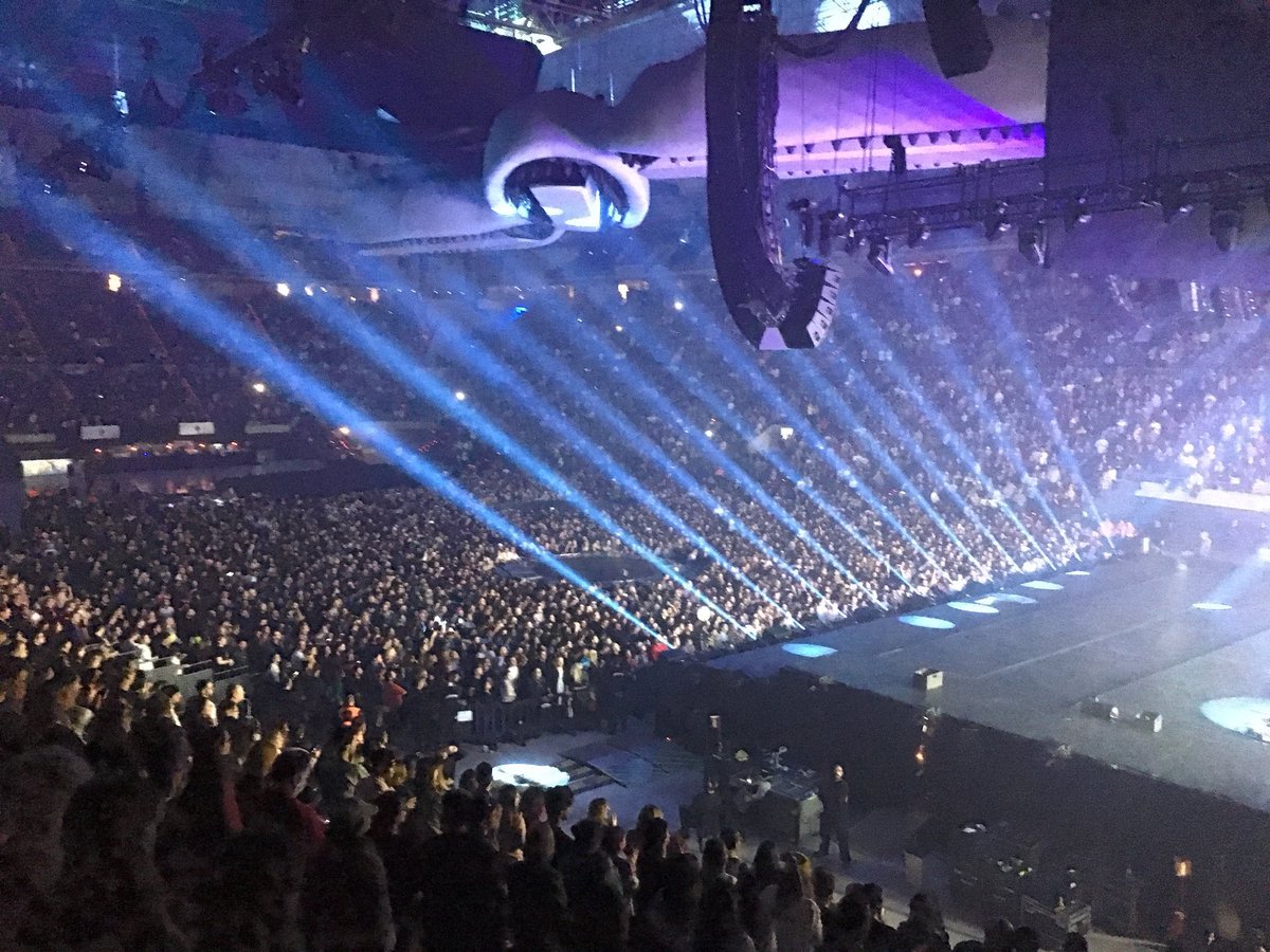 Los Strokes hicieron sold out en el primer día de venta de su show en Barcelona. 

El show será en el Palau Saint Jordi, con capacidad para 18.000 espectadores.

La banda no hacía un show fuera de festivales en Barcelona desde 2003 🇪🇸