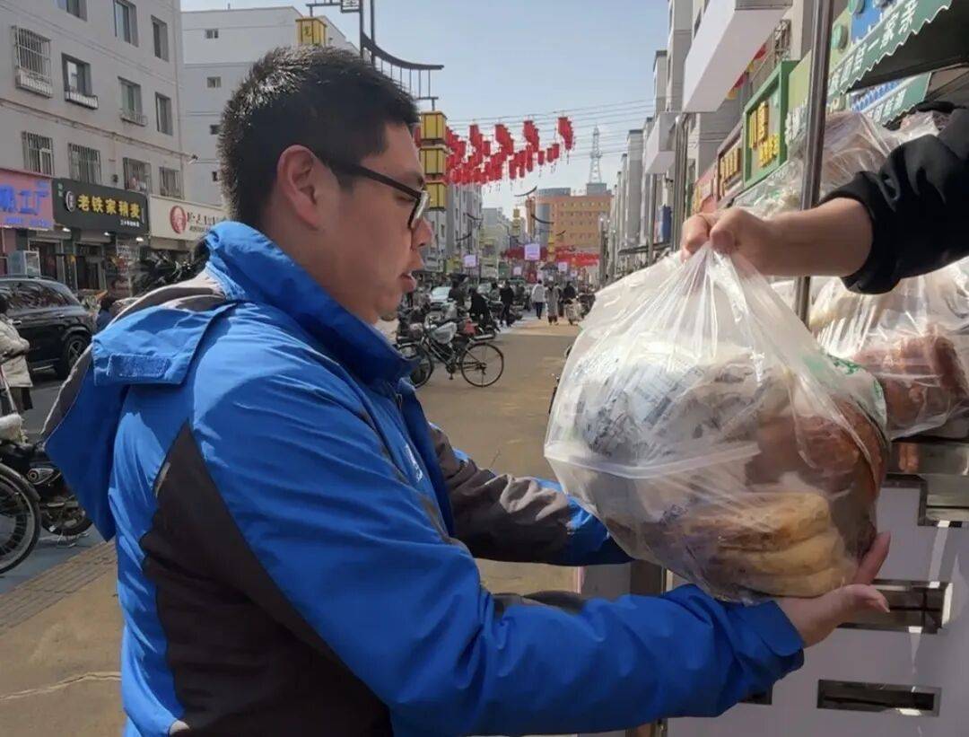 Natchanoke_s's tweet image. Spent the weekend packing meals for 200+ low-income families with @CityVolunteers! Grateful to turn care into action—every box, every smile counts.  #VolunteerLife #CommunityImpact
