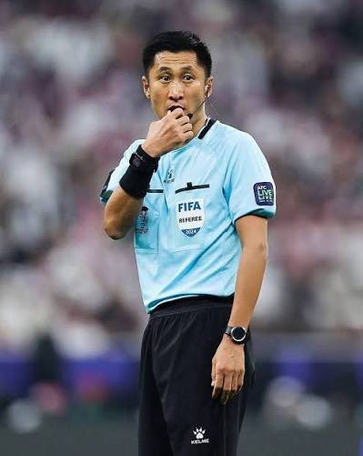 من كان يصفق لنشيمورا على ظلمه للهلال
ابتلي بنشيمورا مماثل
الاتحاد ظلم بشكل متعمد مثل ماظلم ويظلم الهلال بأسيا طوال سنوات
الفرق ان المشجع الهلالي يقول رأيه بدون انقياد من قبل المأججين ذولك
طرد على الفريق الياباني يطنشه الحكم
هدف صحيح يلغيه النشموري الأخر #الاتحاد_ماتشيدا