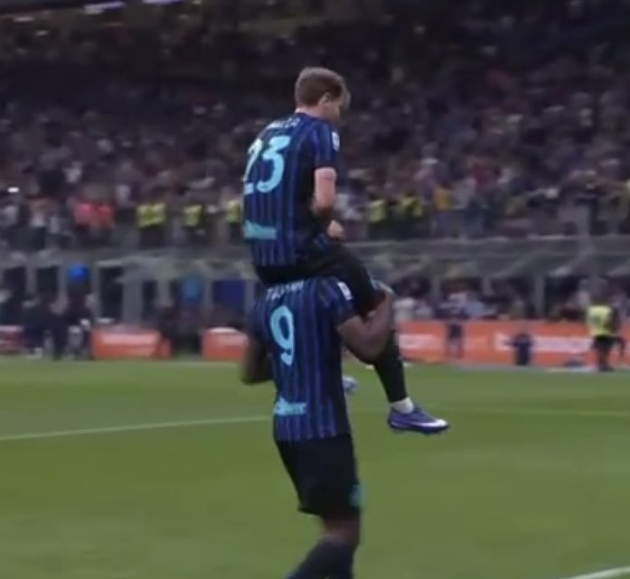 Out of Context Inter tweet media