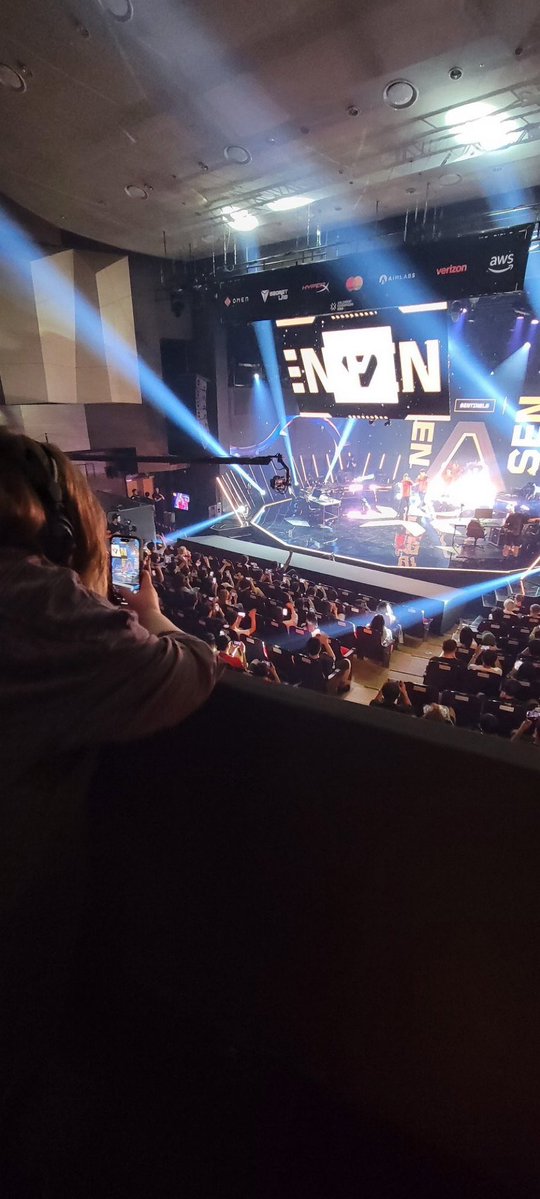 aleksibread tweet media