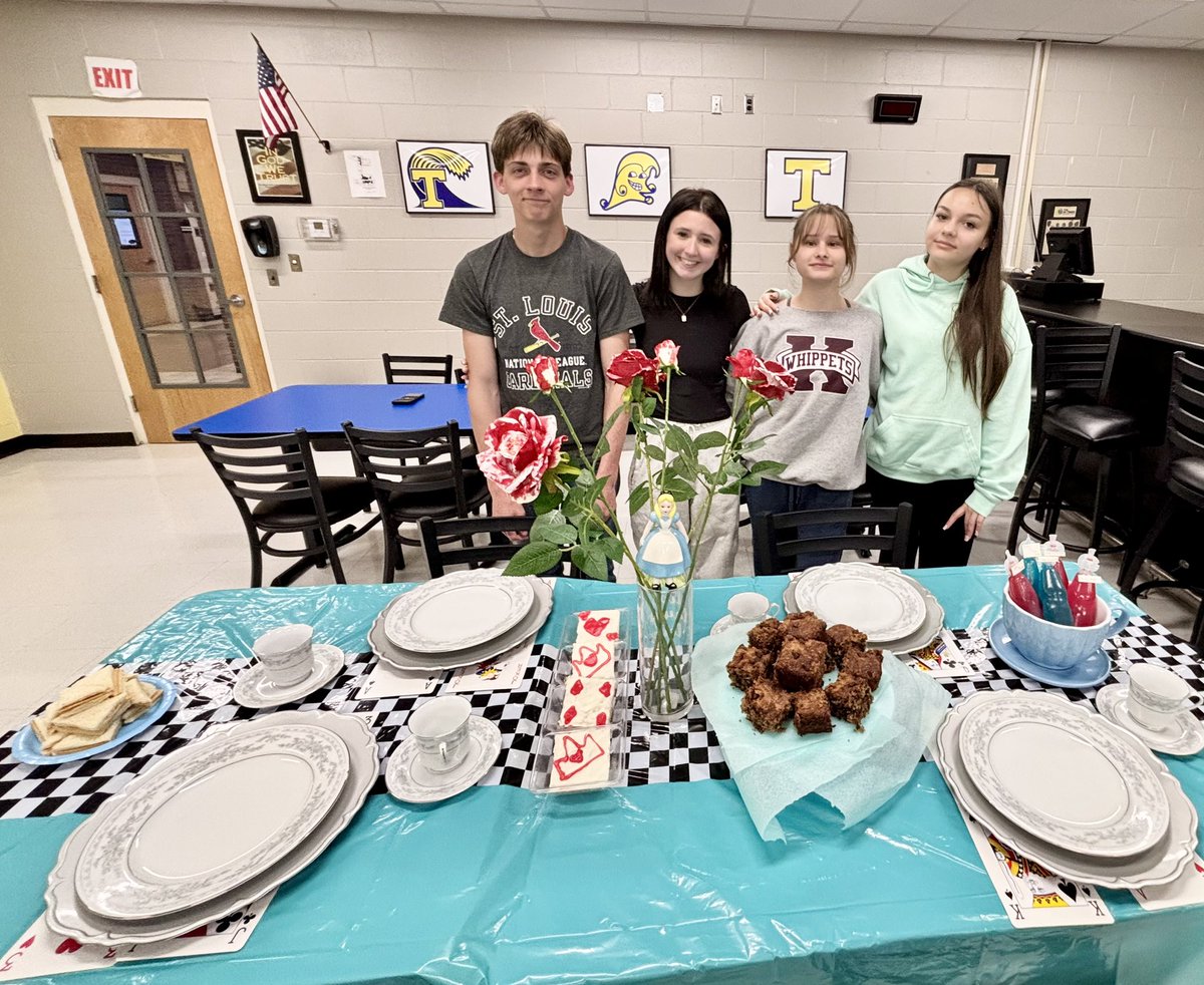 CareerTech_TPSD's tweet image. Culinary Arts I students display their themed table settings. Stay tuned for more to come!🍽️🌺 #CTEWorks #culinaryarts #tpsd