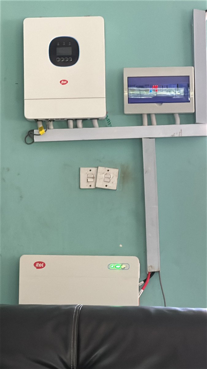 CertonEnergy's tweet image. Another home don escape generator wahala 🔥

4KW inverter + 2.5KWh Itel lithium battery fully installed ✅
Fan, TV, lights, charging — all running smoothly without noise or fuel

This is the future — and it’s already here ⚡
#SolarInstaller #CleanEnergy #LagosBusiness #SolarPower