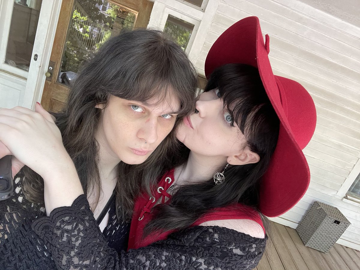 𝓥𝓮𝓻𝓪 🦇💋 tweet media