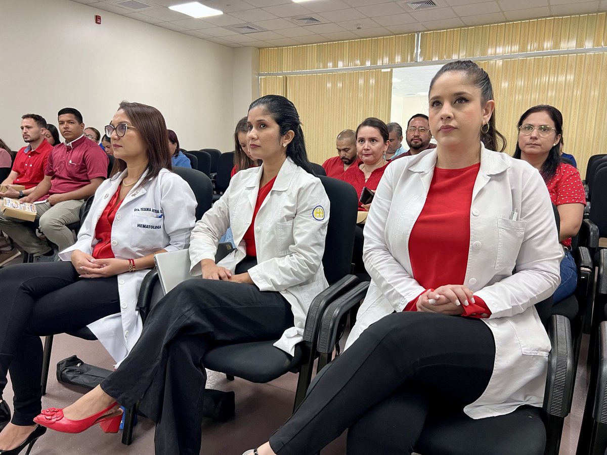 HEP_Zona4's tweet photo. 🩸📚 En el auditorio del Hospital de Especialidades Portoviejo se desarrolló un importante Simposio en conmemoración del Día Mundial de la Hemofilia, coordinado junto al Hospital Verdi Cevallos 🤝, fortaleciendo el trabajo articulado en beneficio de la ciudadanía. https://t.co/s2BQdMzqhF