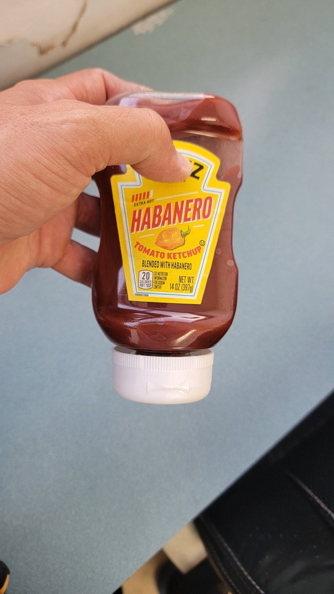 mooonchopr's tweet photo. Yo no pongo ketchup a los pasteles, pero si hay que hacerlo tiene que ser este. https://t.co/3NitNTxkSE