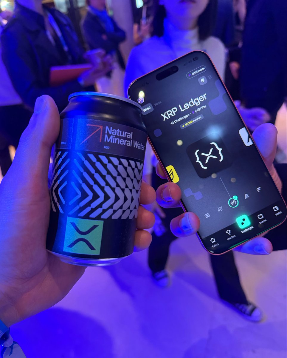 EasyA 🤳📱 tweet media