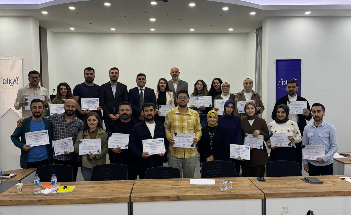 midyatram's tweet photo. "BDT UYGULAYICI EĞİTİMİ SERTİFİKASYONU"

DİKA tarafından desteklenmeye hak kazanan “BDT Uygulayıcı Eğitimi” projemiz Dr. Özkan KENARLI yürütücülüğünde, 20 psikolojik danışmanımızın katılımı ve İlçe Milli Eğitim Müdürümüz Sn. Abdurrahim DEMİR'in sertifika takdimi ile tamamlandı. https://t.co/CF0iR9WDxG