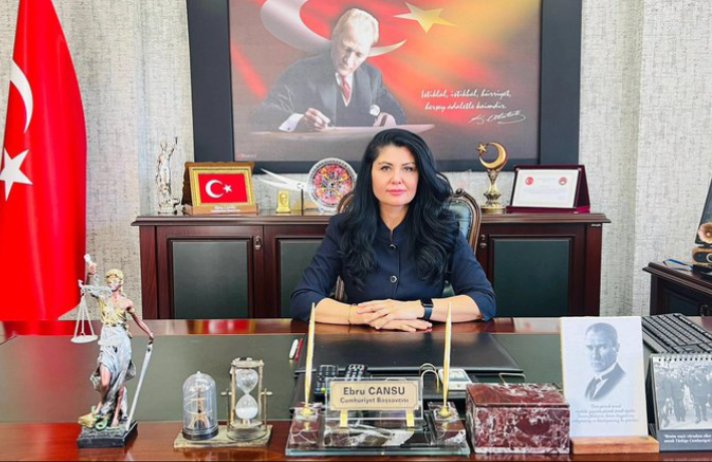Sayın Başsavcımız Allah Sizden Razı Olsun 
İyi ki Varsınız 
Hepimizin Umudu Oldunuz. 
Rabia Naz Vatan 'ın
                      Ailesi olarak minnettarız size