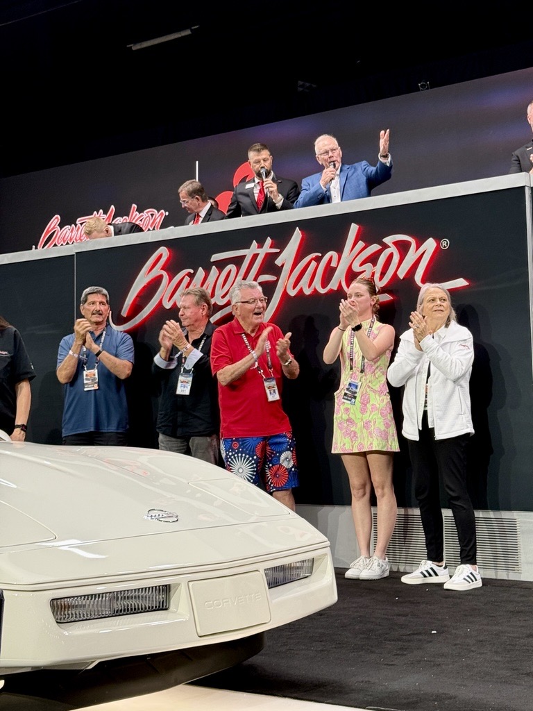 Barrett_Jackson's tweet image. A special sale for a special cause. This 1988 @Chevrolet #Corvette 35th Anniversary Edition just sold three times for a total of $285,000, with the entire hammer price benefiting the @American_Heart Association.

Learn more: bit.ly/PB26TW-1988Che…