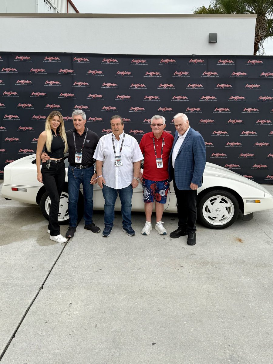 Barrett_Jackson's tweet image. A special sale for a special cause. This 1988 @Chevrolet #Corvette 35th Anniversary Edition just sold three times for a total of $285,000, with the entire hammer price benefiting the @American_Heart Association.

Learn more: bit.ly/PB26TW-1988Che…