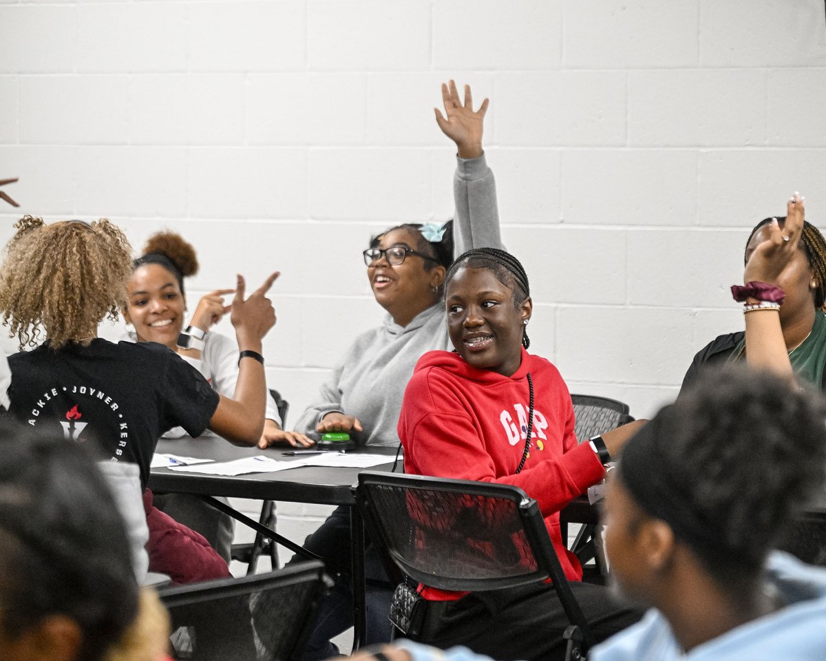 StLouisBlues's tweet image. We had the best time at @Everfi @FutureGoalsSTEM day, where students from local middle schools got hands-on exposure to STEM-based careers in sports thanks to our friends at @AmerenCorp! #stlblues