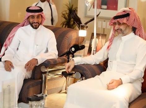 أسطورة tweet media