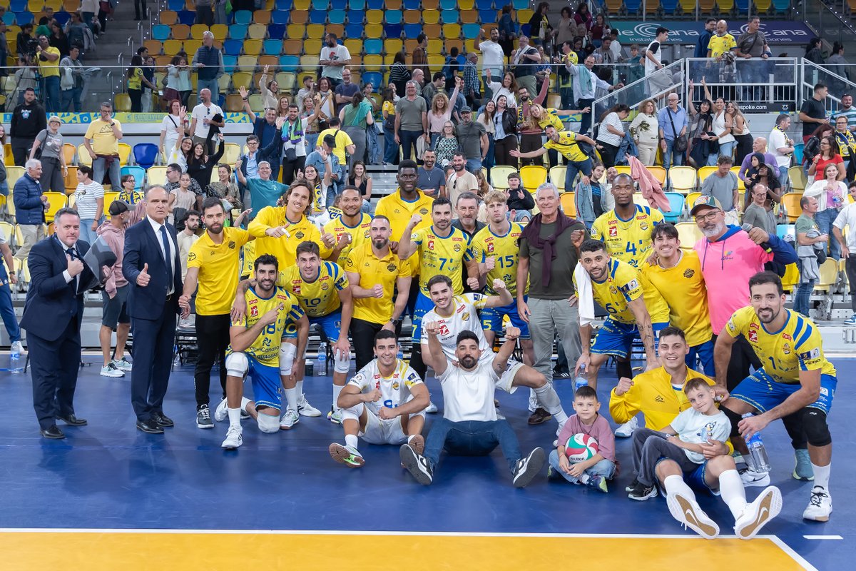 cvguaguas's tweet photo. Un instante de celebración.
Temporada dura.
Semana intensa.
50 por ciento del objetivo sellado ante un gran rival.

El domingo 19, a las 17.00, tenemos otra batalla en el Gran Canaria Arena.

¡La fuerza del equipo, la energía de todos! https://t.co/4u5wEFRX0E