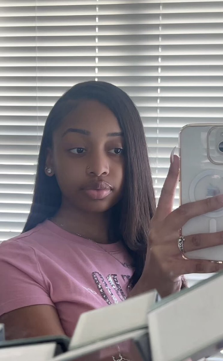 lily🌹 tweet media