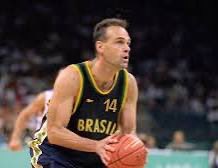 Triste notícia: Oscar Schmidt, maior ídolo do basquete brasileiro, morre em SP aos 68 anos
O eterno 'Mão Santa' e lendário camisa 14 da seleção brasileira foi um dos principais responsáveis por popularizar o basquete no país (G1)
