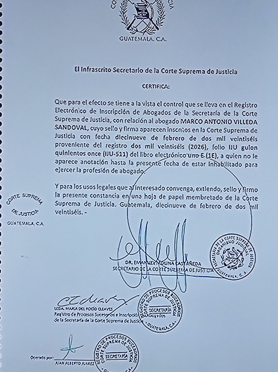 Con este documento se demuestra que para ser JUEZ, no se necesita ser abogado o sea que un juez no ejerce la profesión liberal. 

Ya que solo con la inscripción en la CSJ, es la que habilita el ejercicio liberal de forma conjunta y necesaria con la del CANG.