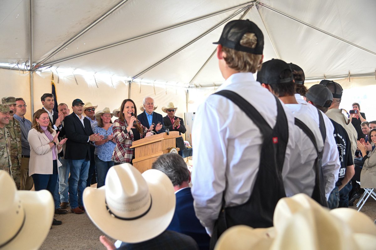 SecRollins's tweet image. Today at the Southern Border, we officially broke ground on @USDA’s new sterile New World Screwworm production facility.🇺🇸
  
For months, we’ve been on offense:
• Monitoring 8,000+ traps along the southern border
• Testing nearly 51,000 fly specimens — all negative
•