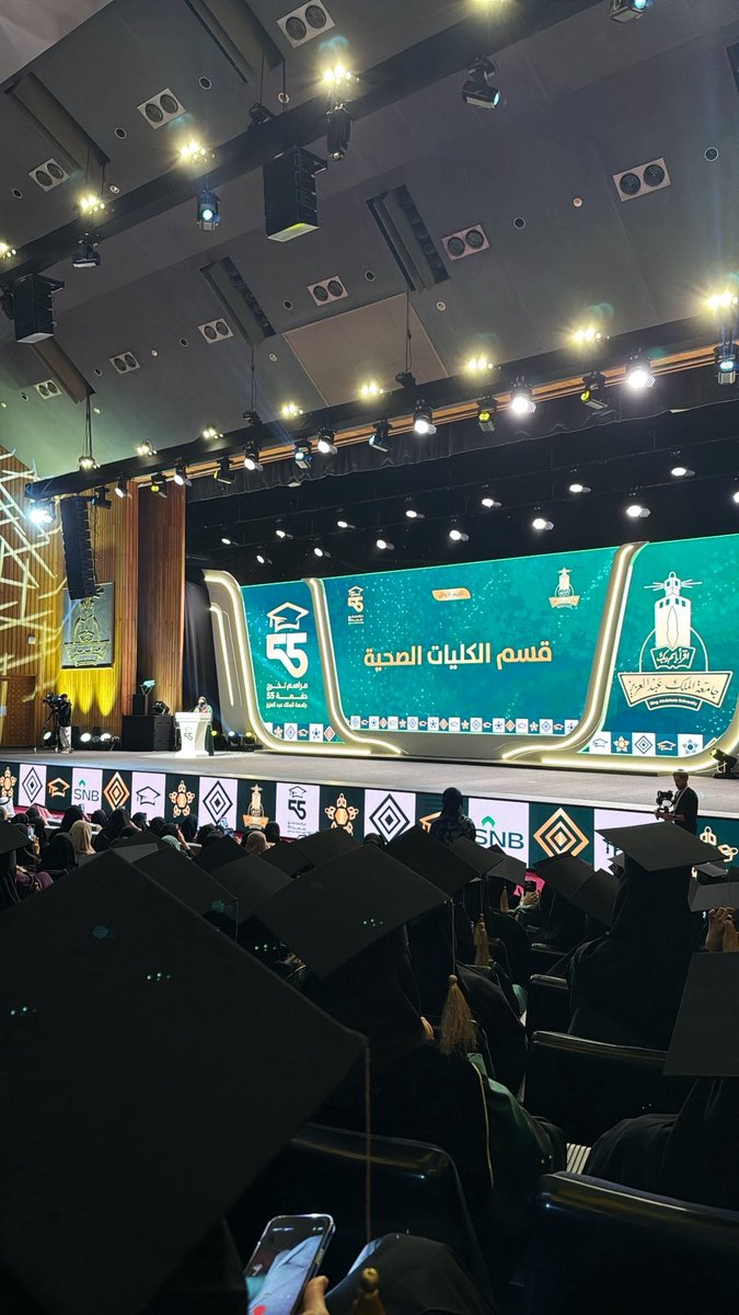 Sgothmi's tweet photo. 16.04.26 ✨
الحمدلله على ما أنعم وتكرم 
الحمدلله على البلوغ.. تخَرجت 🎓🤍 https://t.co/a3oBYz67fE