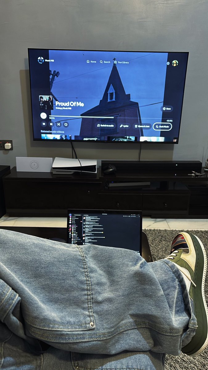 trvpboy77's tweet photo. Causal chilling ! https://t.co/LxlAlAvf7k