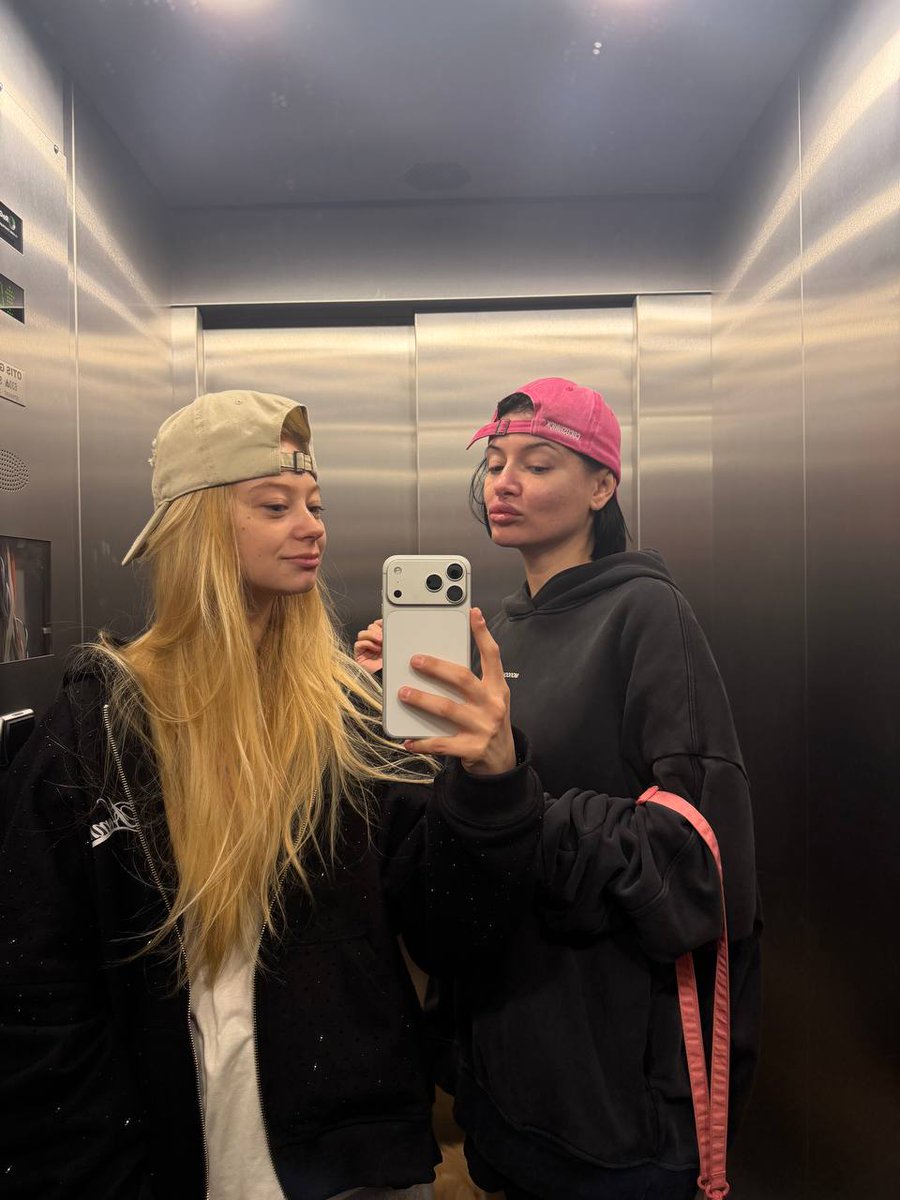 Misha_Addams's tweet photo. Awesome day with my bestie 😈 https://t.co/PMCjmgY388