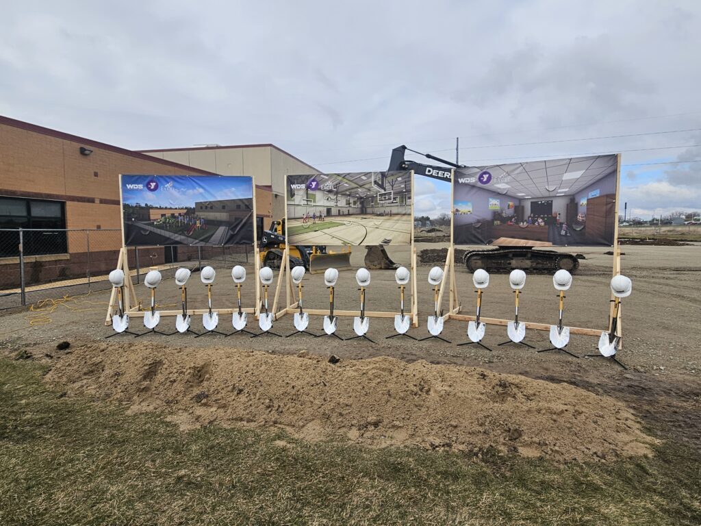 horiconbank's tweet image. Last Friday, we proudly helped kick off the YMCA of Dodge County’s Expanding Possibilities project — a $4.7 million investment in kids, families, and healthy living. We’re honored to be a Partner Level #donor and to have the expanded gym named the Horicon Bank Fieldhouse!