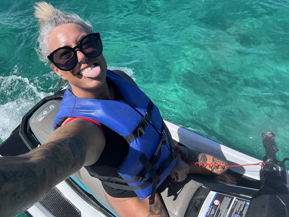 GoddessKSmokes's tweet image. Jet skis in the Bahamas? Yes pleaseeeeeeeee! #Goddess definitely deserves to be spoiled! #funinthesun #havingablast #beautifulweather #enjoyinglife