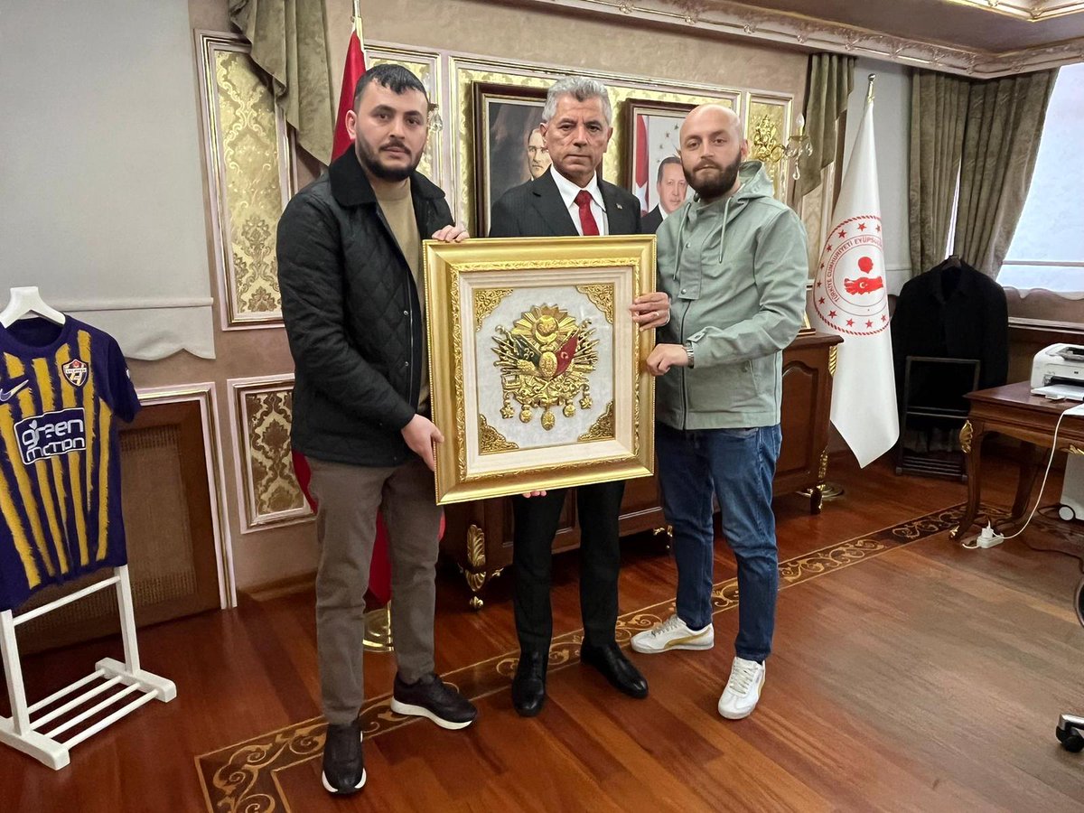 soneribic's tweet photo. Eyüpsultan Kaymakamımız 
Sayın @ArslanYurt19 Beyfendiyi 
Makamında Ziyaret Ettik Rabbim Birliğimizi Daim Etsin...
@eyupsultan_tc https://t.co/ihUGKnAcrs