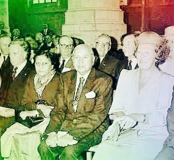 SAJANBHARDWAJ7's tweet image. आज भारत की दयनीय स्थिति है,क्यों कि न्याय और गाय पर किसी का ध्यान नहीं फोकस नहीं है,उल्टे मोदी सरकार #SupremeCourt के Notices का जवाब नहीं दे पा रही है,माँगपत्र लेकर #SC पहुँच गई कि जनहितवाद PIL सुनना ही बन्द करदो!अब लोकसभा 850 सांसदों की हो सकती है,सुप्रीमकोर्ट 150 जजों का नहीं?